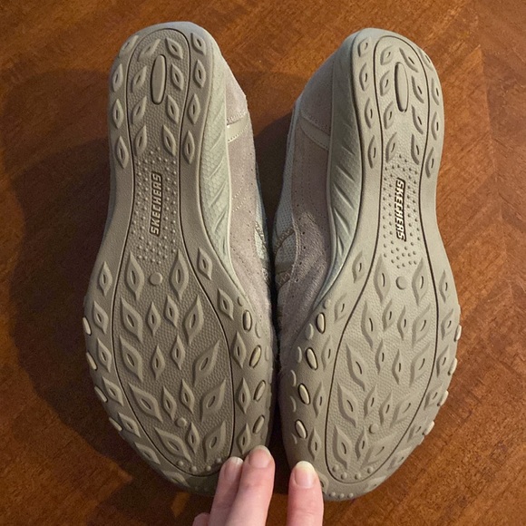 Skechers Women's sz 10 Relaxed Fit, Air Cooled Memory Foam Sneakers - Picture 5 of 11